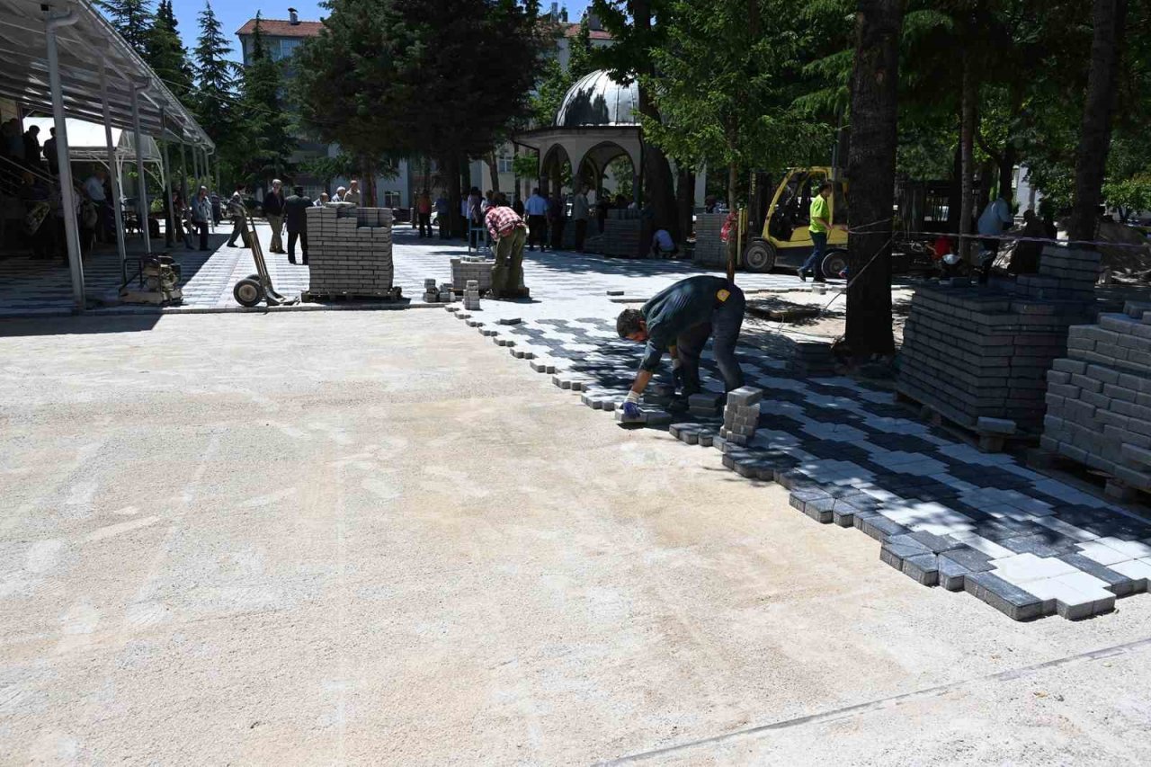 Başkan Başdeğirmen, Anadolu Mahallesi Camisinde çalışmaları inceledi