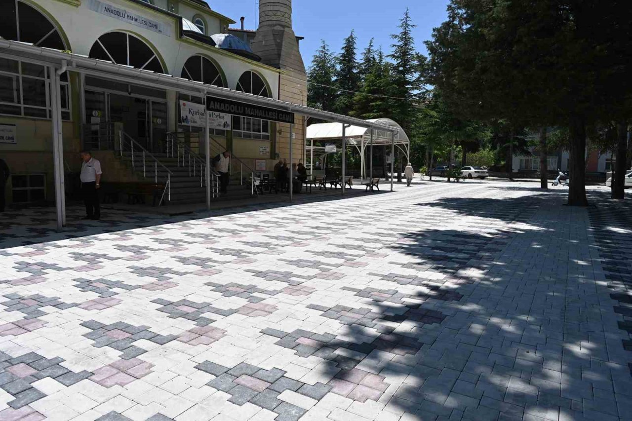 Başkan Başdeğirmen, Anadolu Mahallesi Camisinde çalışmaları inceledi