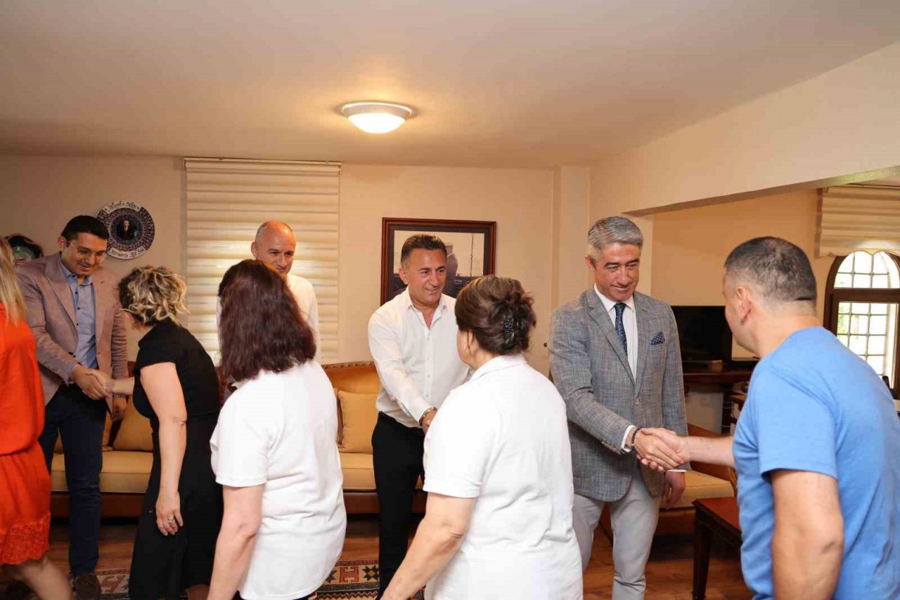 Başkan Oktay personelle bayramlaştı