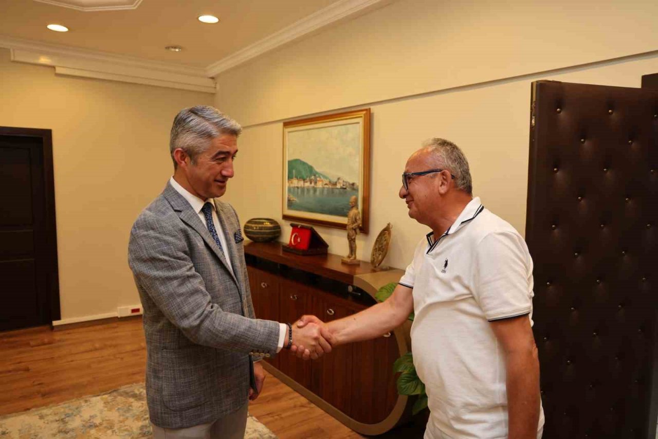 Başkan Oktay personelle bayramlaştı