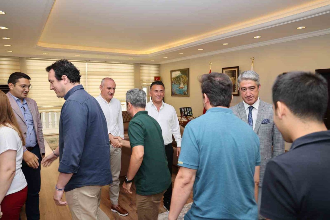 Başkan Oktay personelle bayramlaştı