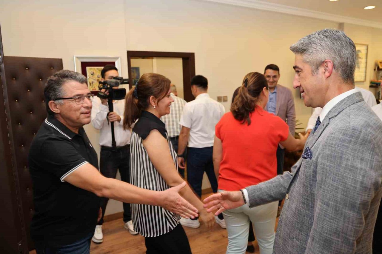 Başkan Oktay personelle bayramlaştı