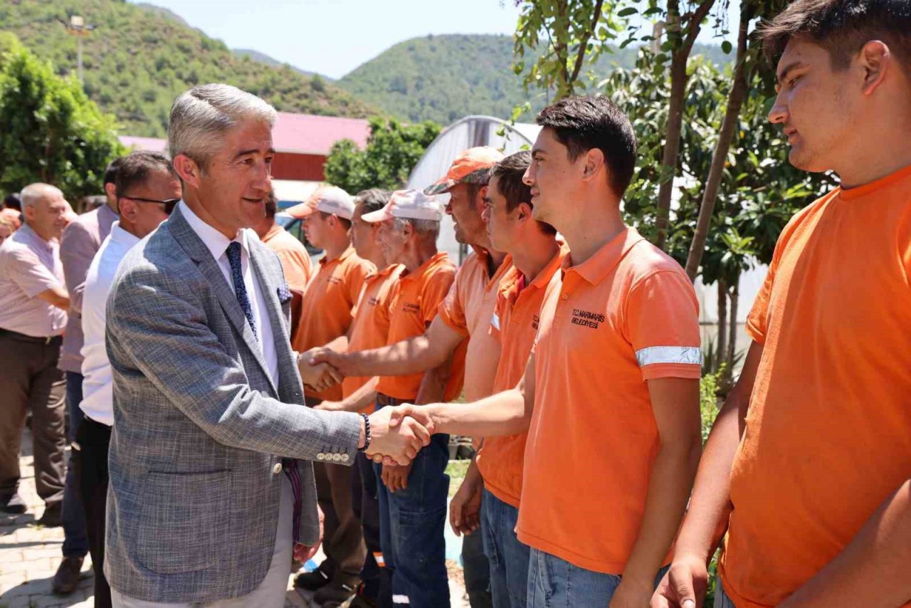Başkan Oktay personelle bayramlaştı