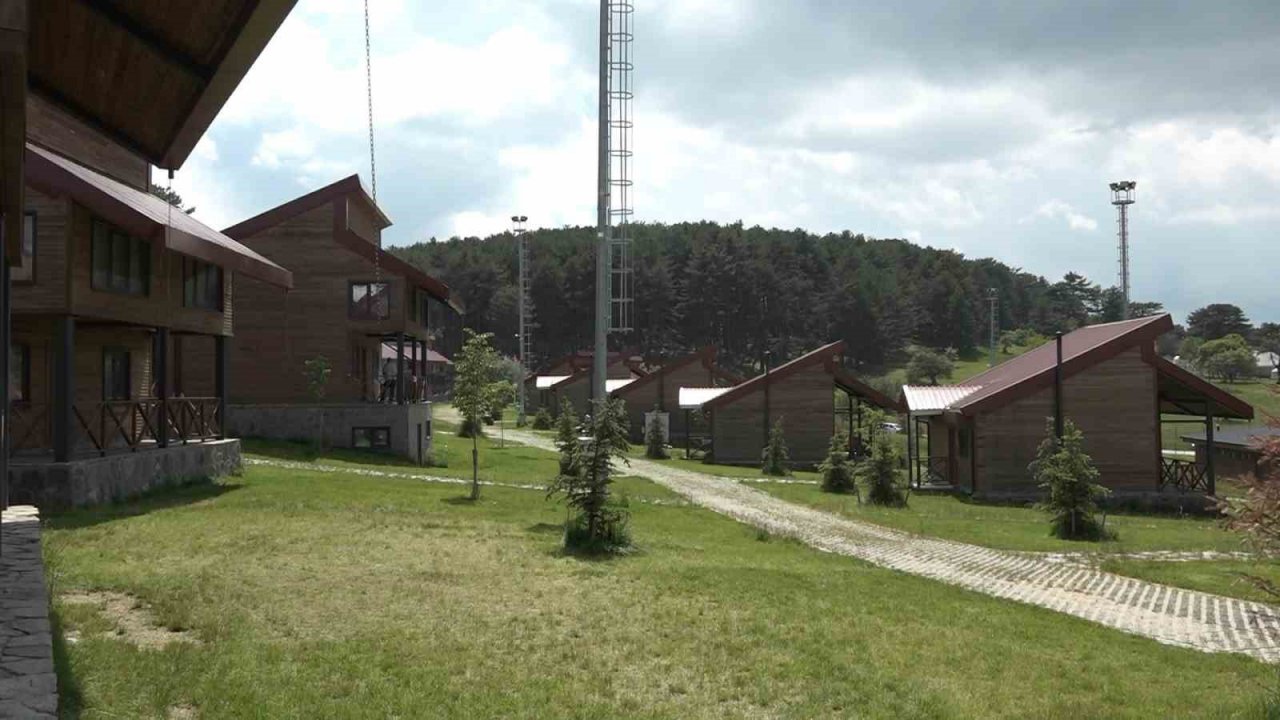 Uludağ’ın eteklerindeki Kocayayla’da bayram yoğunluğu... Günler öncesinden rezervasyon yapıldı