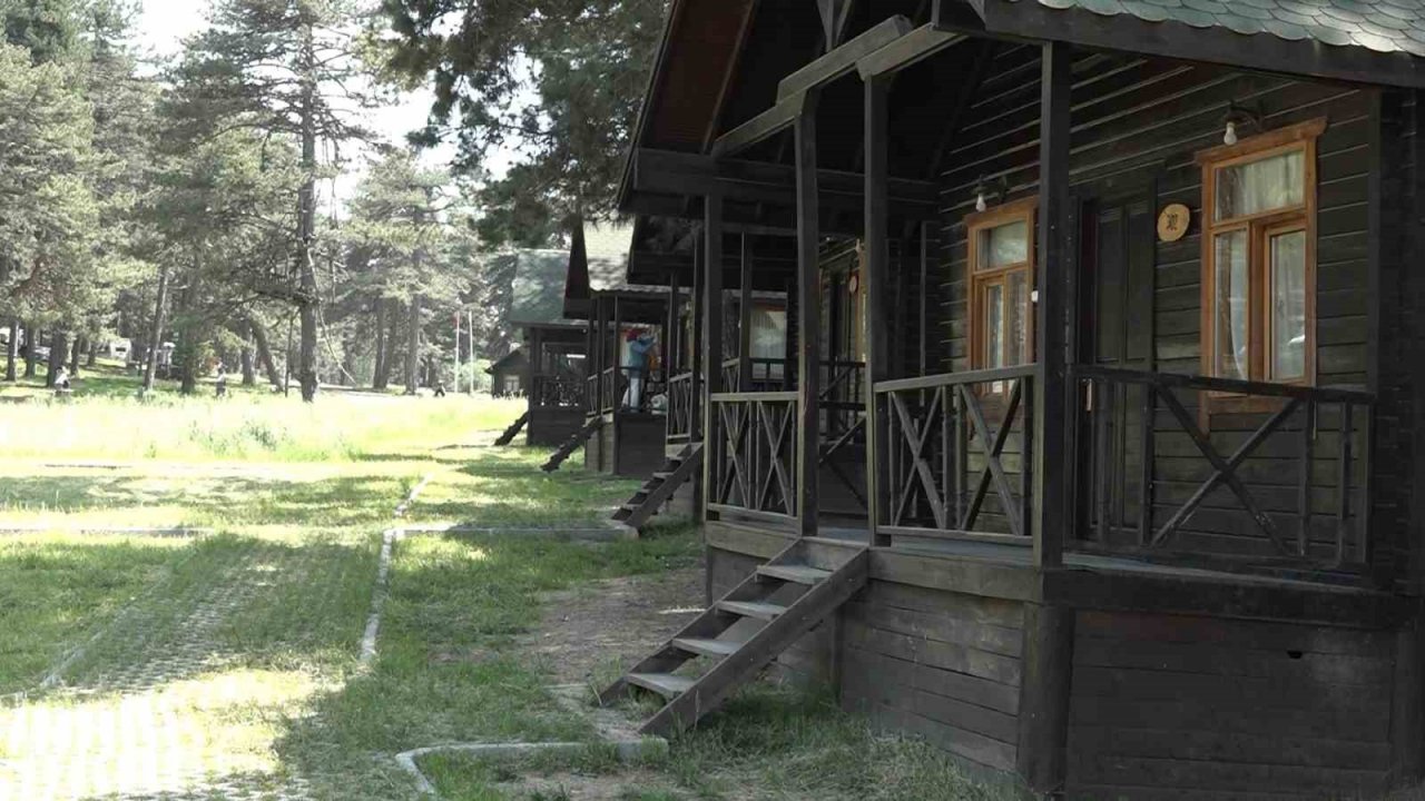 Uludağ’ın eteklerindeki Kocayayla’da bayram yoğunluğu... Günler öncesinden rezervasyon yapıldı