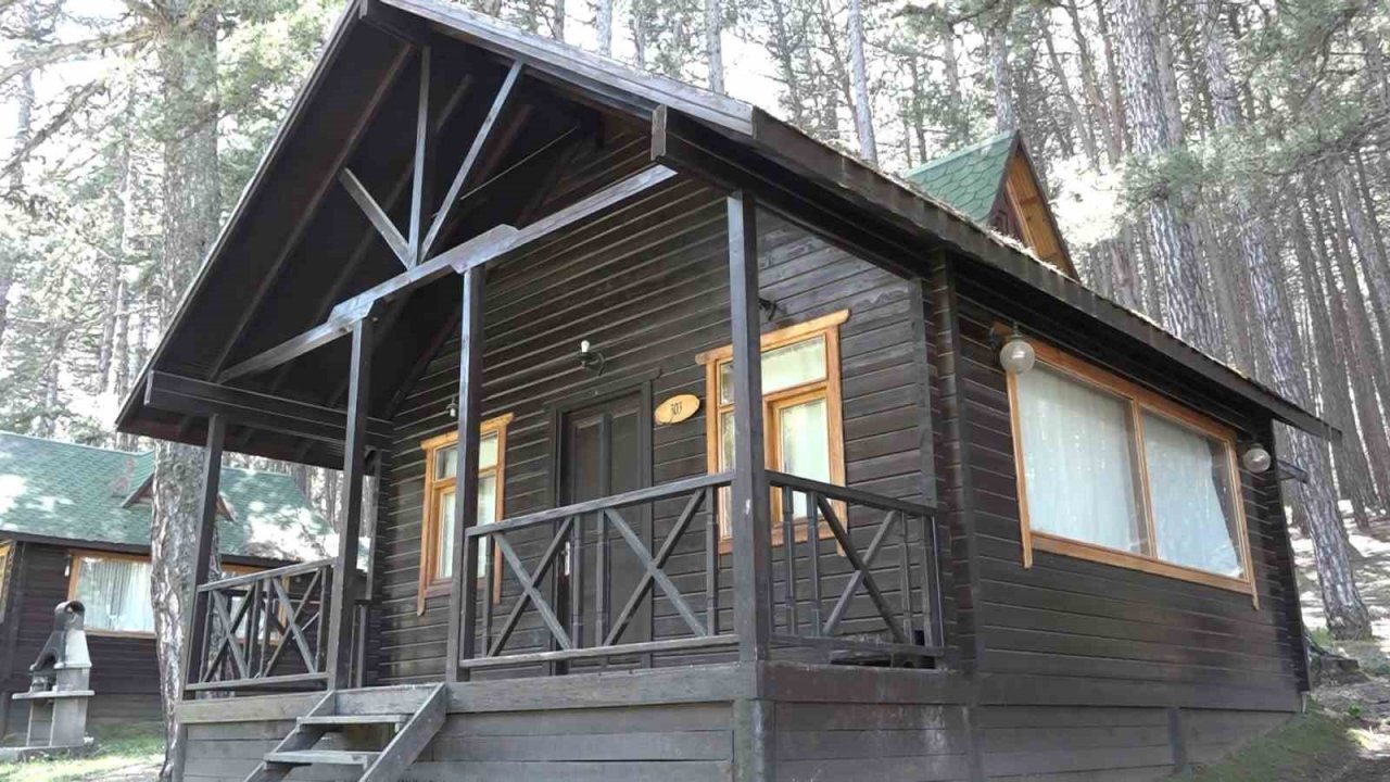 Uludağ’ın eteklerindeki Kocayayla’da bayram yoğunluğu... Günler öncesinden rezervasyon yapıldı