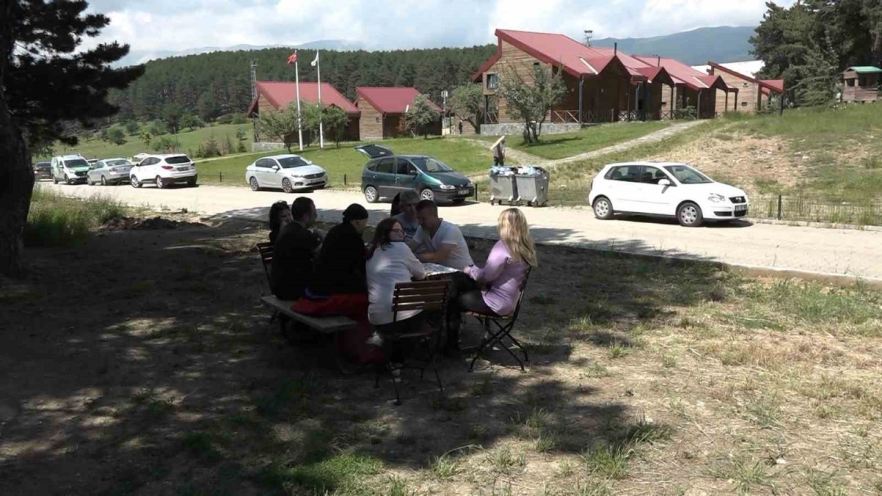 Uludağ’ın eteklerindeki Kocayayla’da bayram yoğunluğu... Günler öncesinden rezervasyon yapıldı