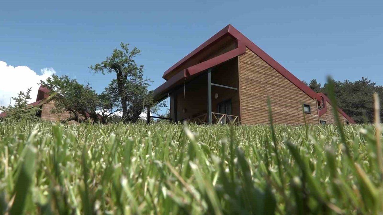 Uludağ’ın eteklerindeki Kocayayla’da bayram yoğunluğu... Günler öncesinden rezervasyon yapıldı