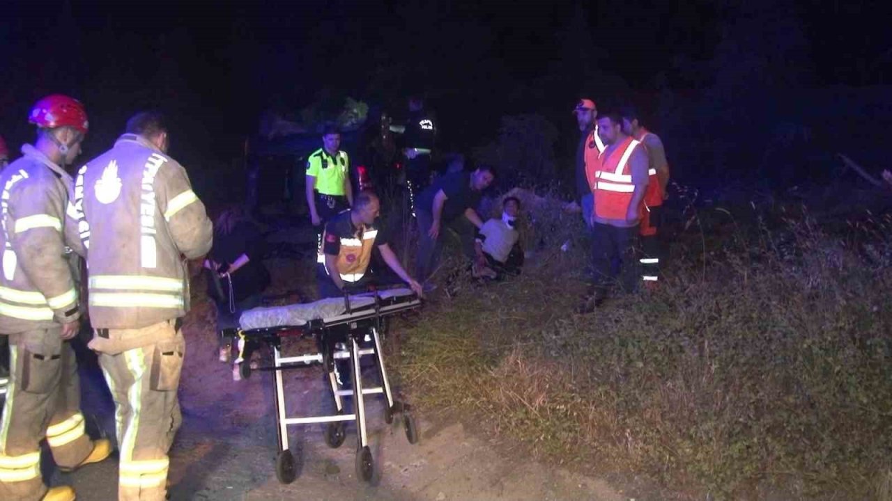 Çatalca’da kontrolden çıkan araç takla attı: 14 yaralı