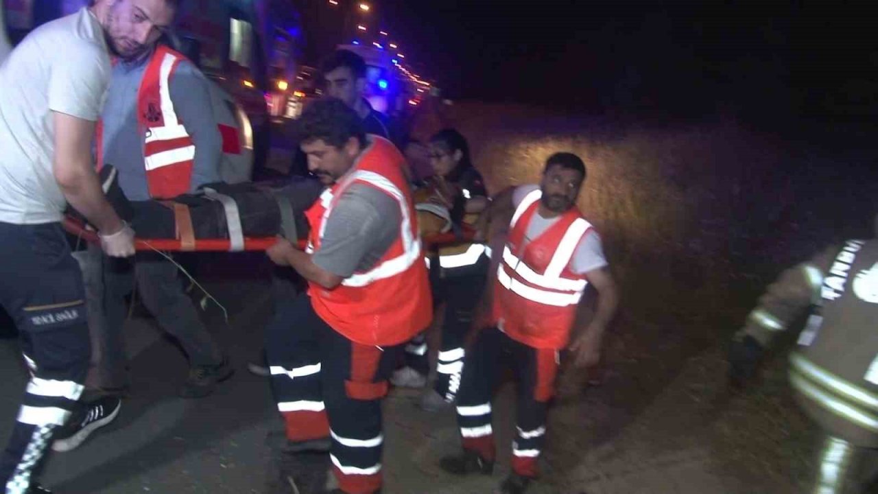 Çatalca’da kontrolden çıkan araç takla attı: 14 yaralı