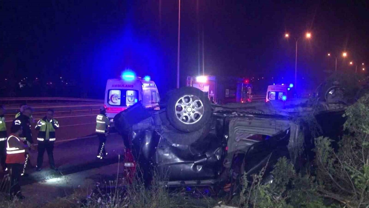 Çatalca’da kontrolden çıkan araç takla attı: 14 yaralı