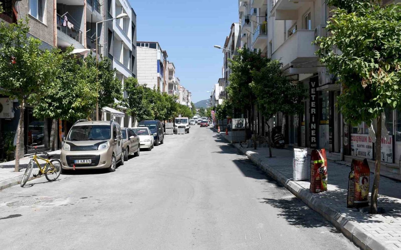 Kuşadası Belediyesi, Davutlar’da çalışmalarını sürdürüyor