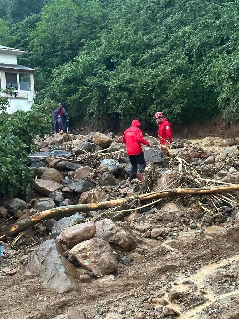 Duroğlu Belde Belediye Başkanı Halil Çetin: “Afatın boyutu çok büyük; Her tarafımızı yıktı, büyük heyelanlar oluştu"