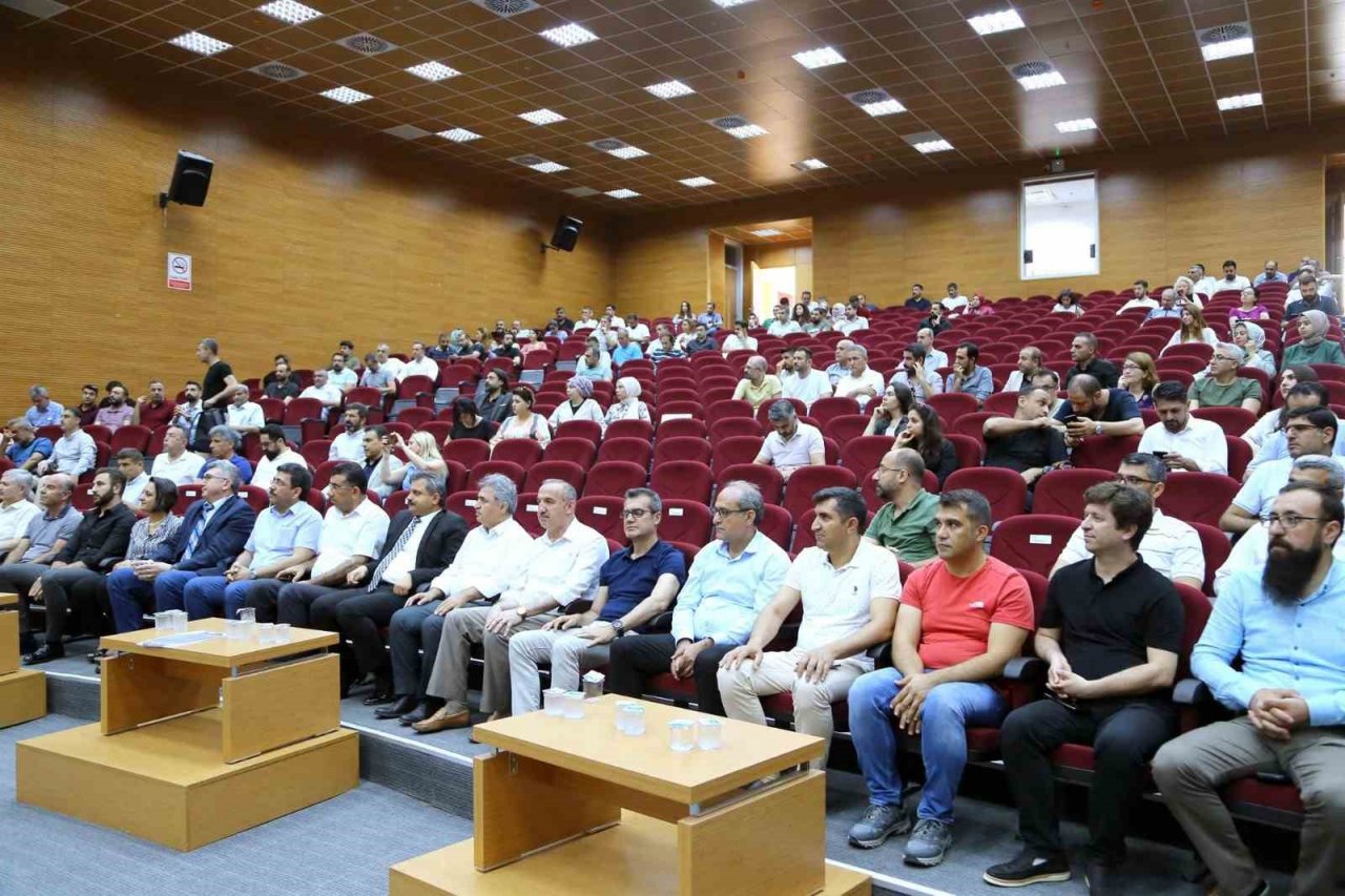 Kalite ve akreditasyon konferansına katıldı