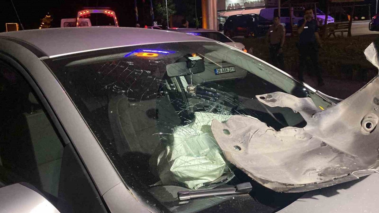 Erzincan’da iki otomobilin çarpıştığı kazada 12 kişi yaralandı