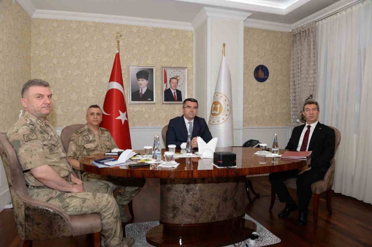 Vali Memiş video konferansa katıldı