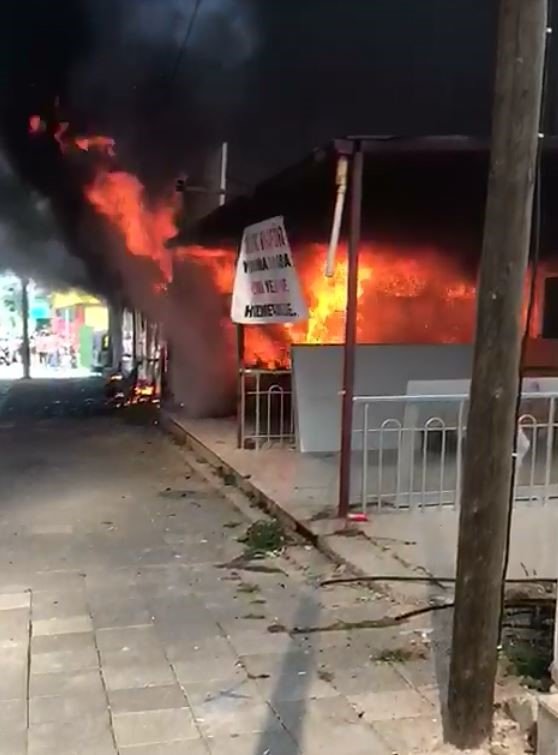 Fethiye’de oyuncak dükkanı küle döndü