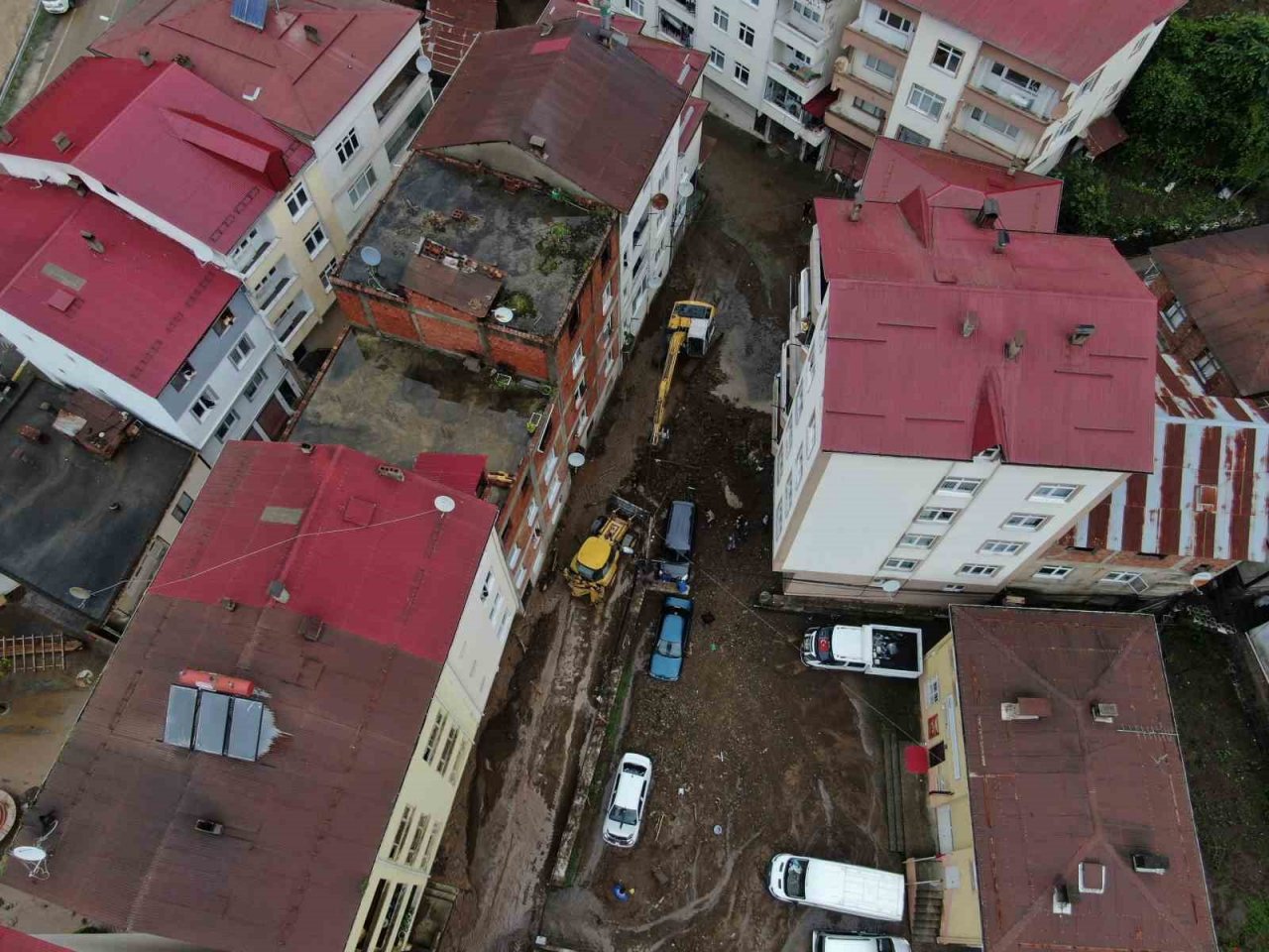 Sel, su baskınları ve heyelanların zarar verdiği Giresun’un Duroğlu Beldesi havadan görüntülendi