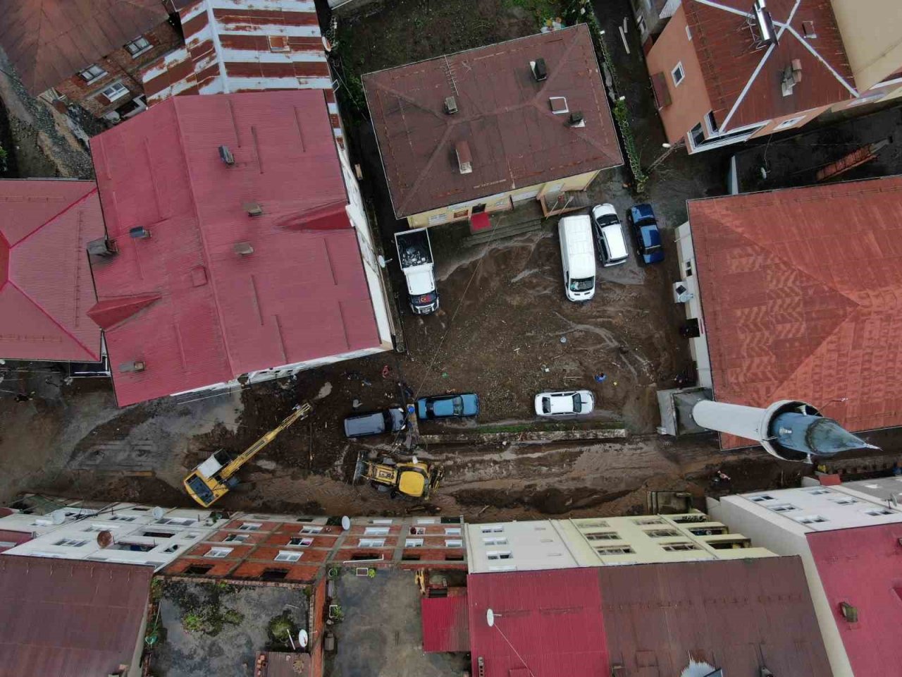 Sel, su baskınları ve heyelanların zarar verdiği Giresun’un Duroğlu Beldesi havadan görüntülendi
