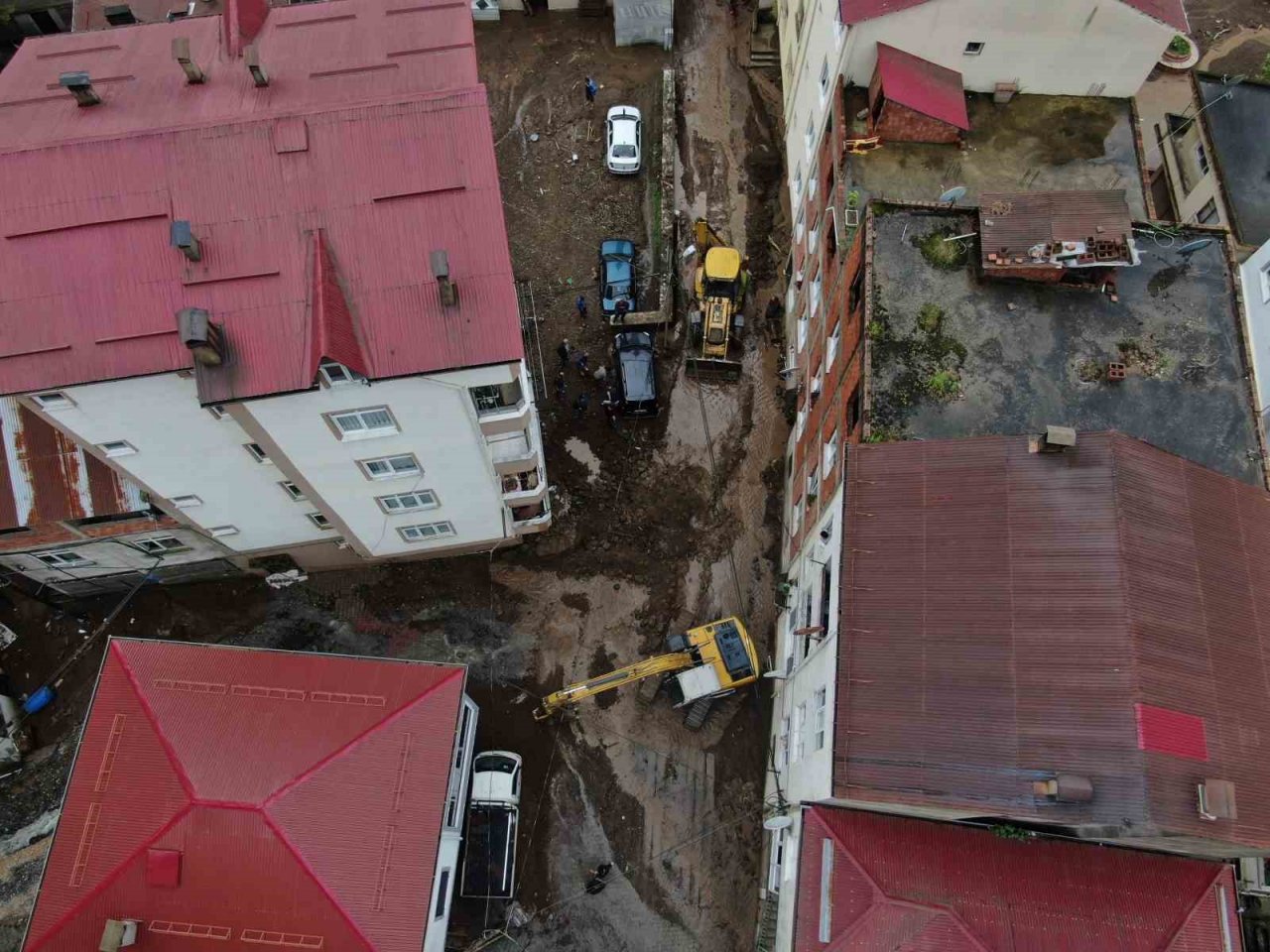 Sel, su baskınları ve heyelanların zarar verdiği Giresun’un Duroğlu Beldesi havadan görüntülendi