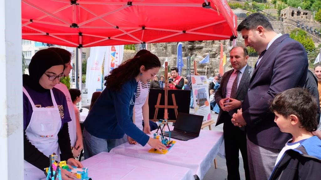 Gümüşhane’de geleceğin yazılımcıları projelerini sergiledi