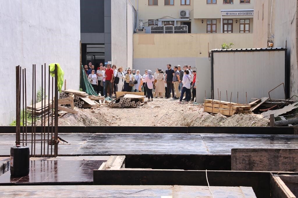 Gürsu Belediyesi hem sahada hem iş başında birlikte