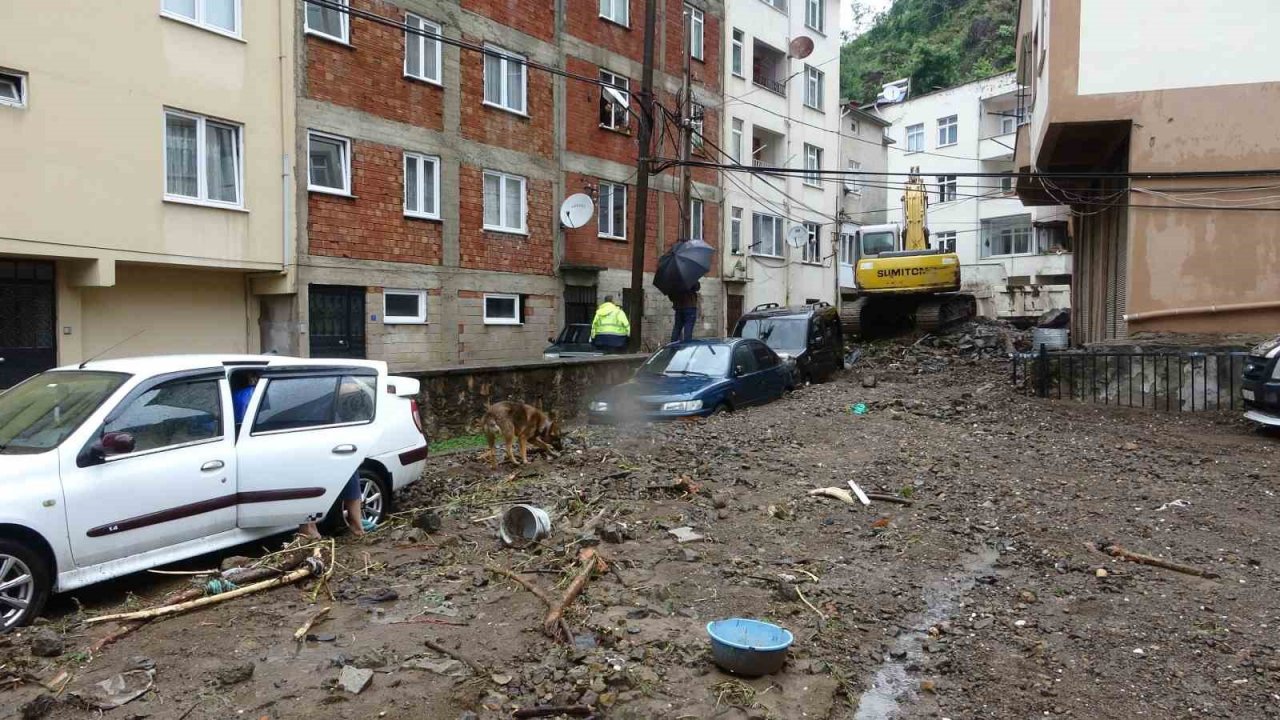 Duroğlu beldesinde sel ve su baskınları ile mücadele sürüyor