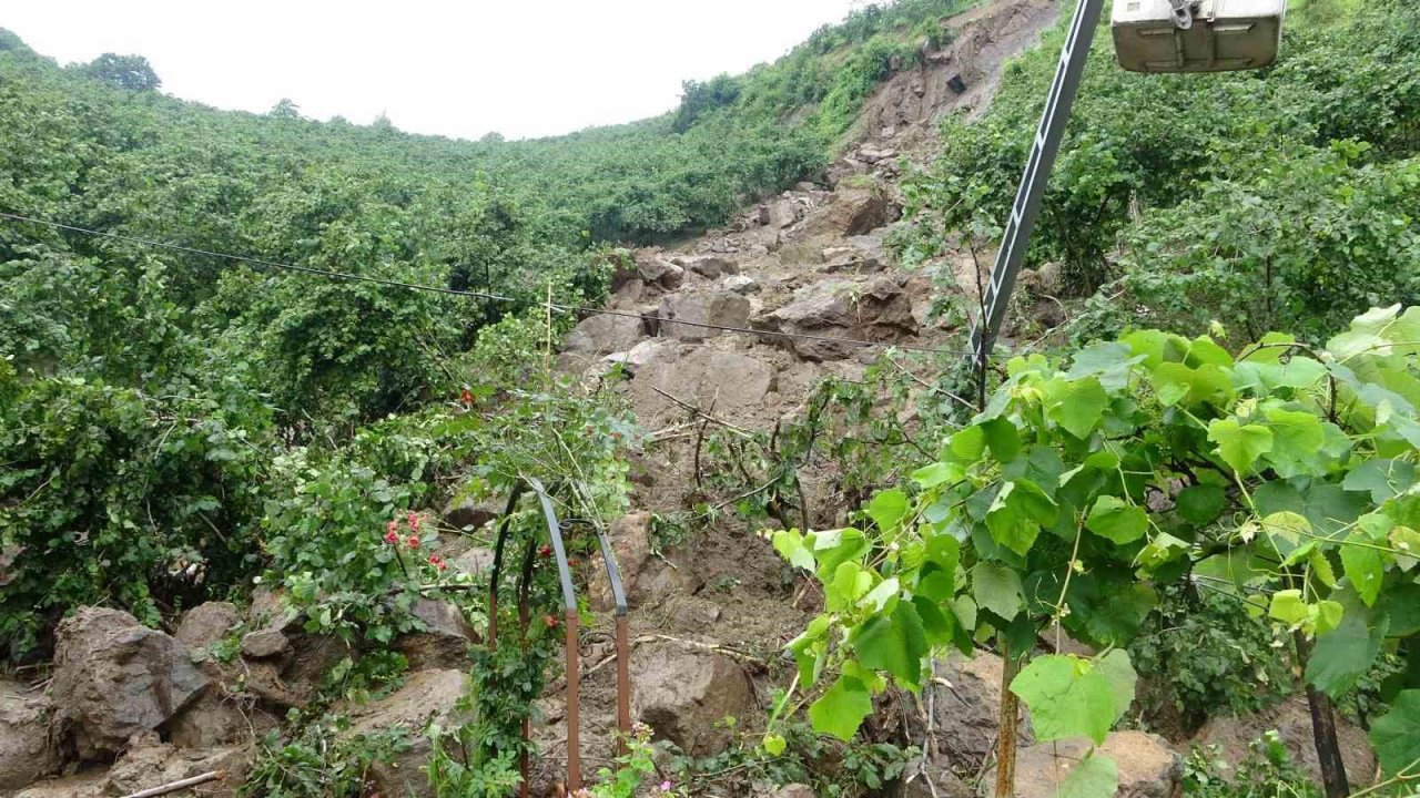 Duroğlu beldesinde sel ve su baskınları ile mücadele sürüyor