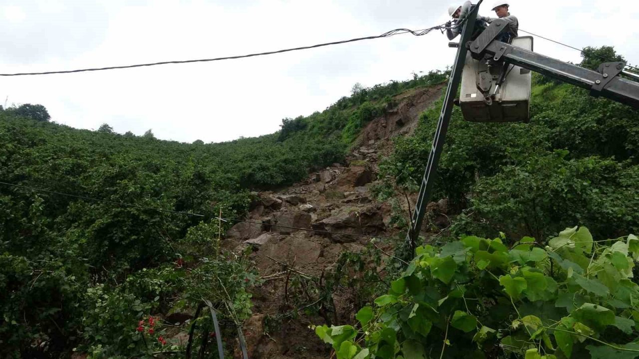 Duroğlu beldesinde sel ve su baskınları ile mücadele sürüyor