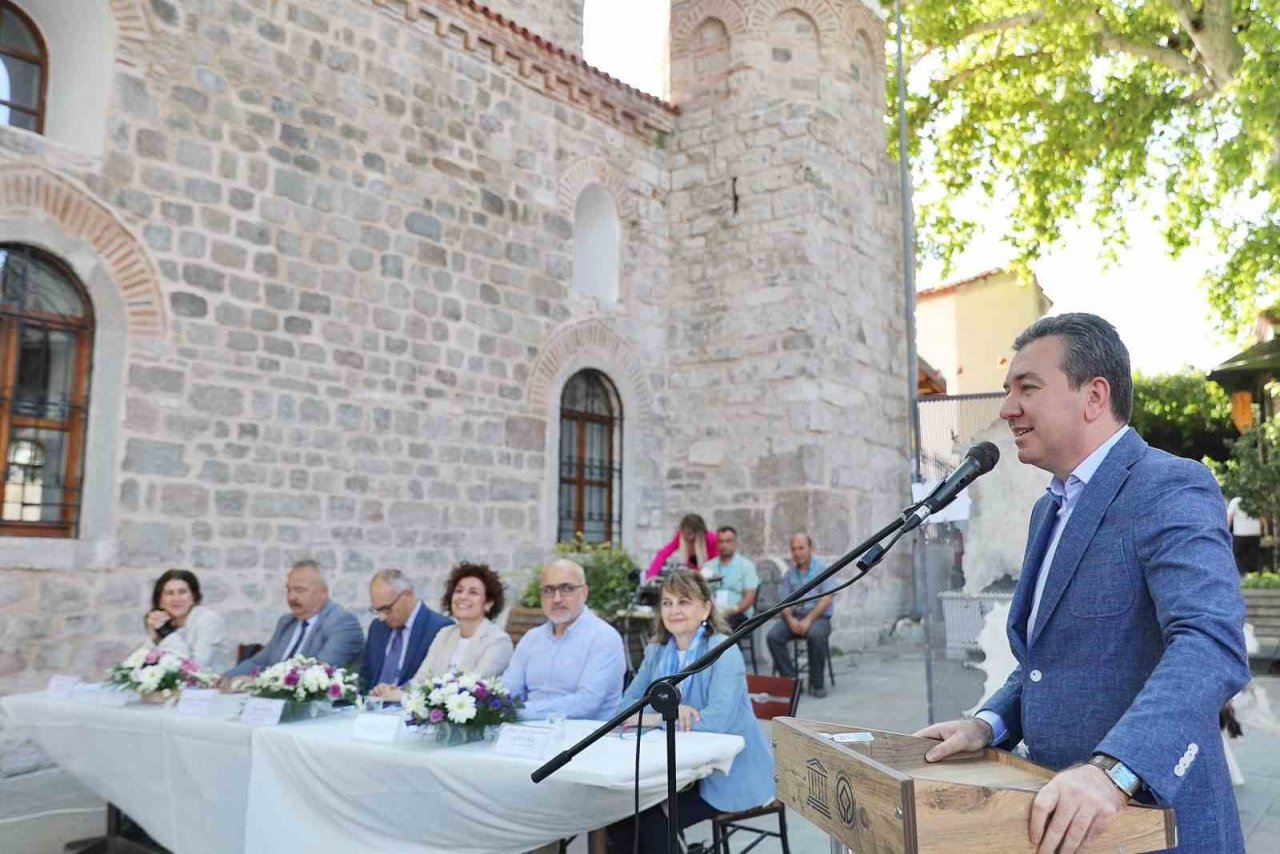 Yüksek Sadakat söyledi, Bergama coştu