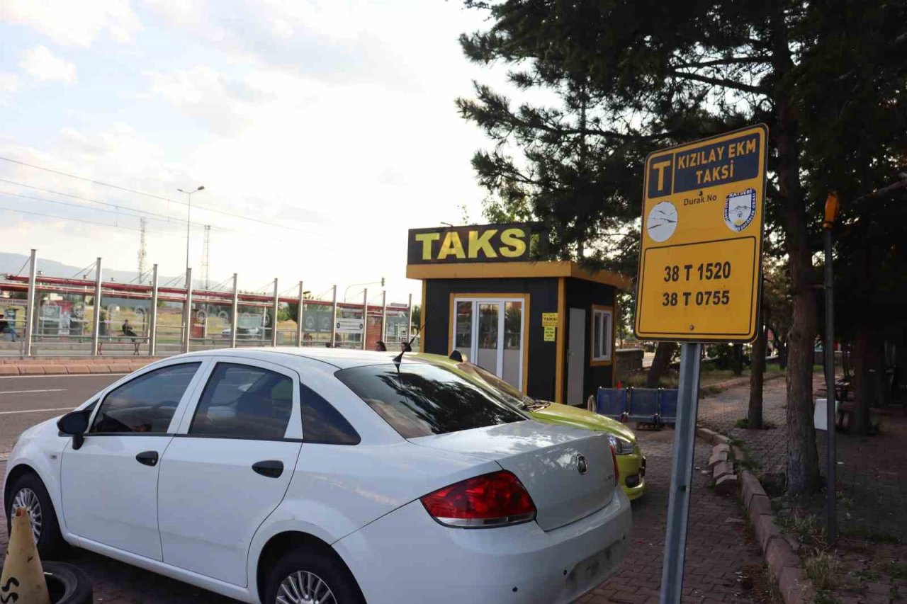 Taksicilerin yolcu kavgası kanlı bitti: 1 ölü