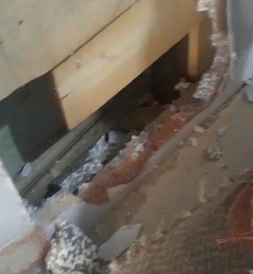 Tavşanlı’da iki duvar arasında sıkışan yavru kedi, itfaiye ekiplerince kurtarıldı