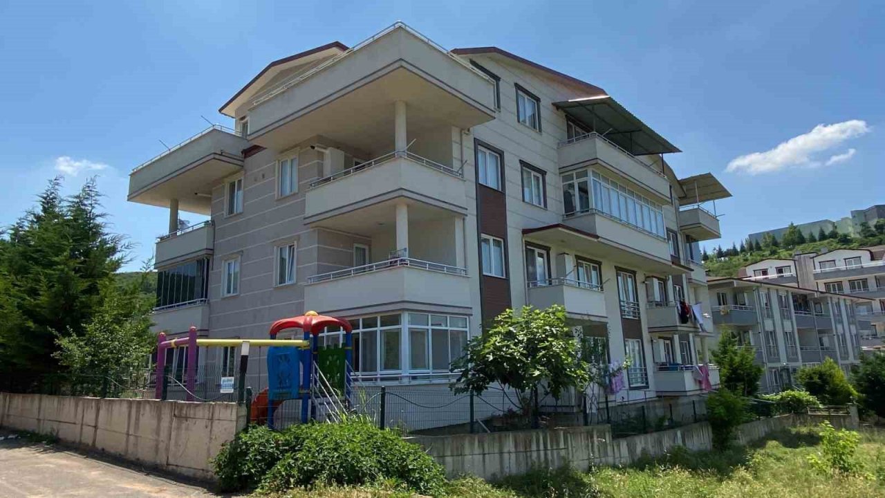 Kocaeli’de 1 yaşındaki bebek 3. kattan düştü