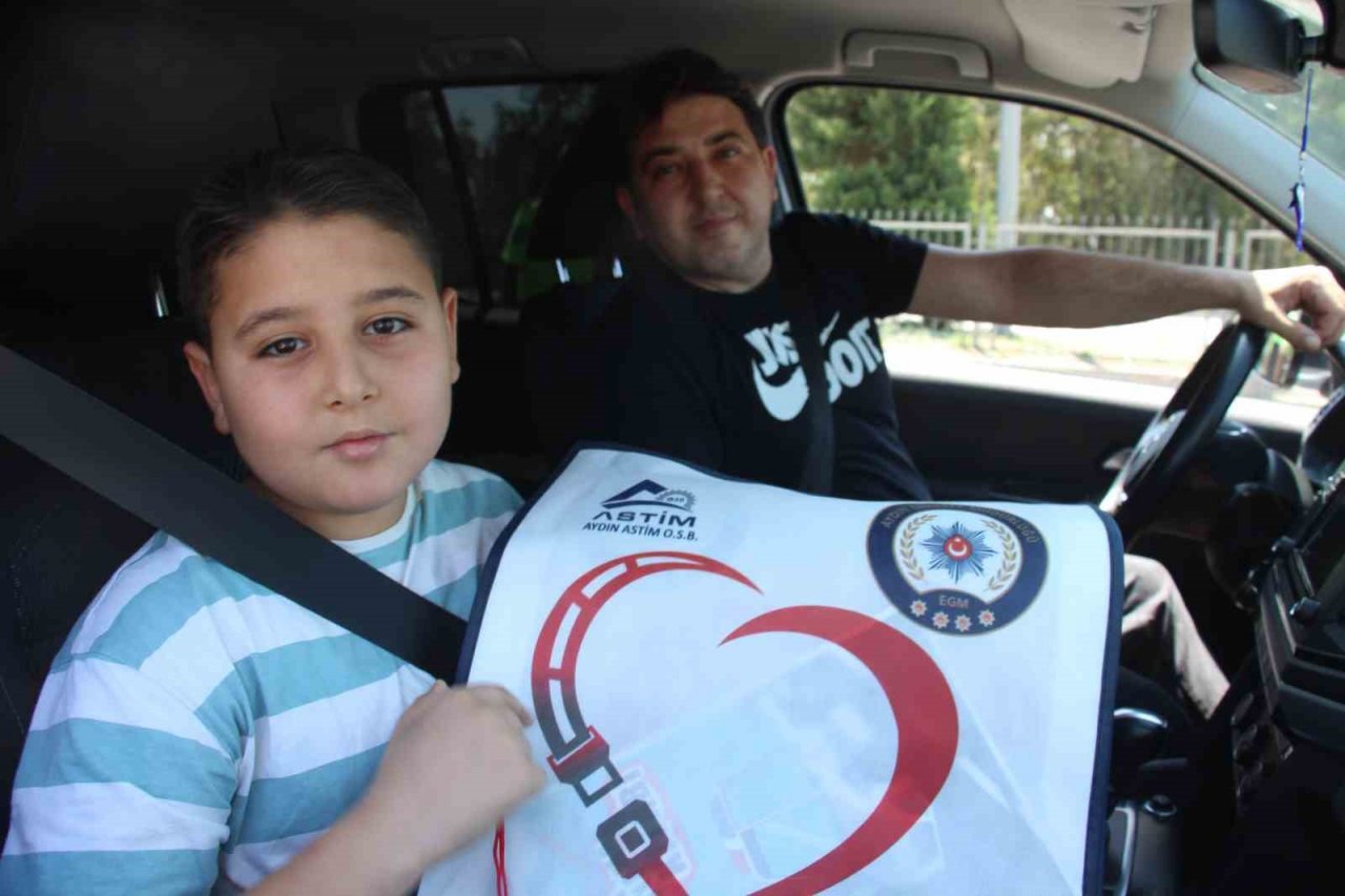 Araç sürücüleri bayram öncesi ’ceza’ yerine ’şeker’ yedi