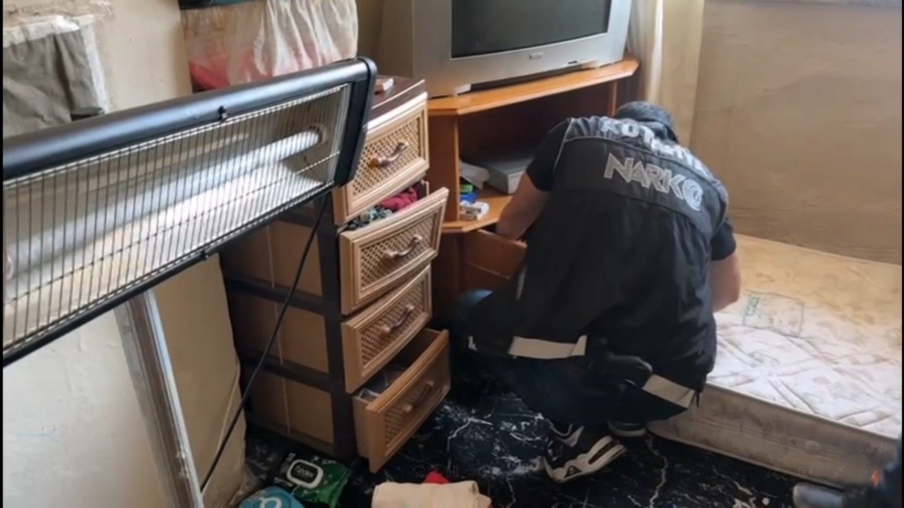 Kütahya’da uyuşturucu satıcısının evine yapılan baskın