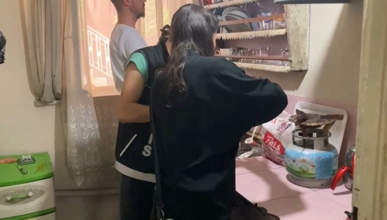 Kütahya’da uyuşturucu satıcısının evine yapılan baskın