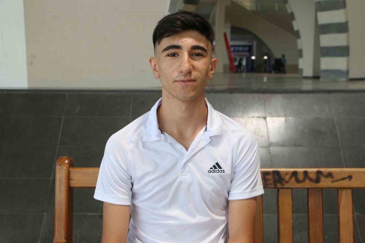 Diyarbakır Otogarı’nda bayram öncesi geliş hareketliliği