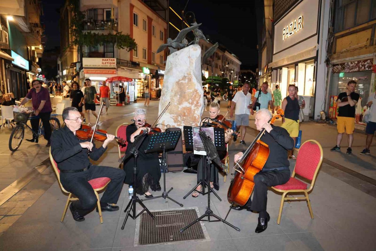 Marmaris’te sanat sokağa taştı