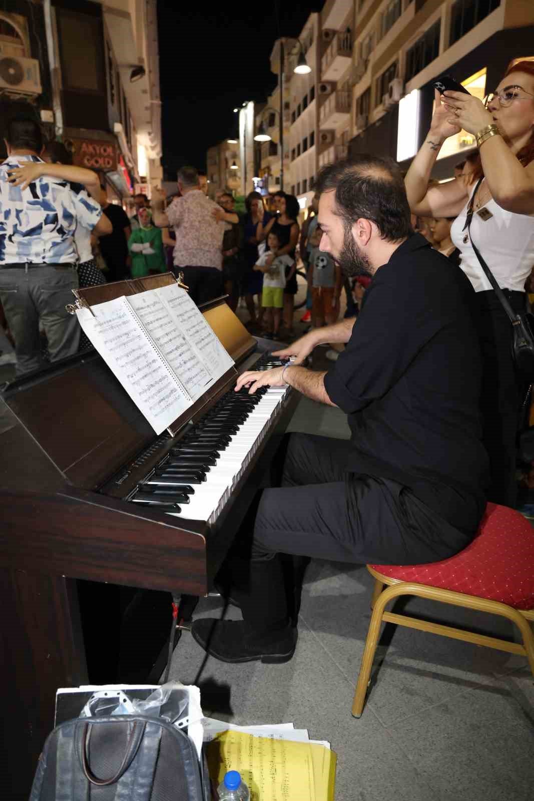 Marmaris’te sanat sokağa taştı