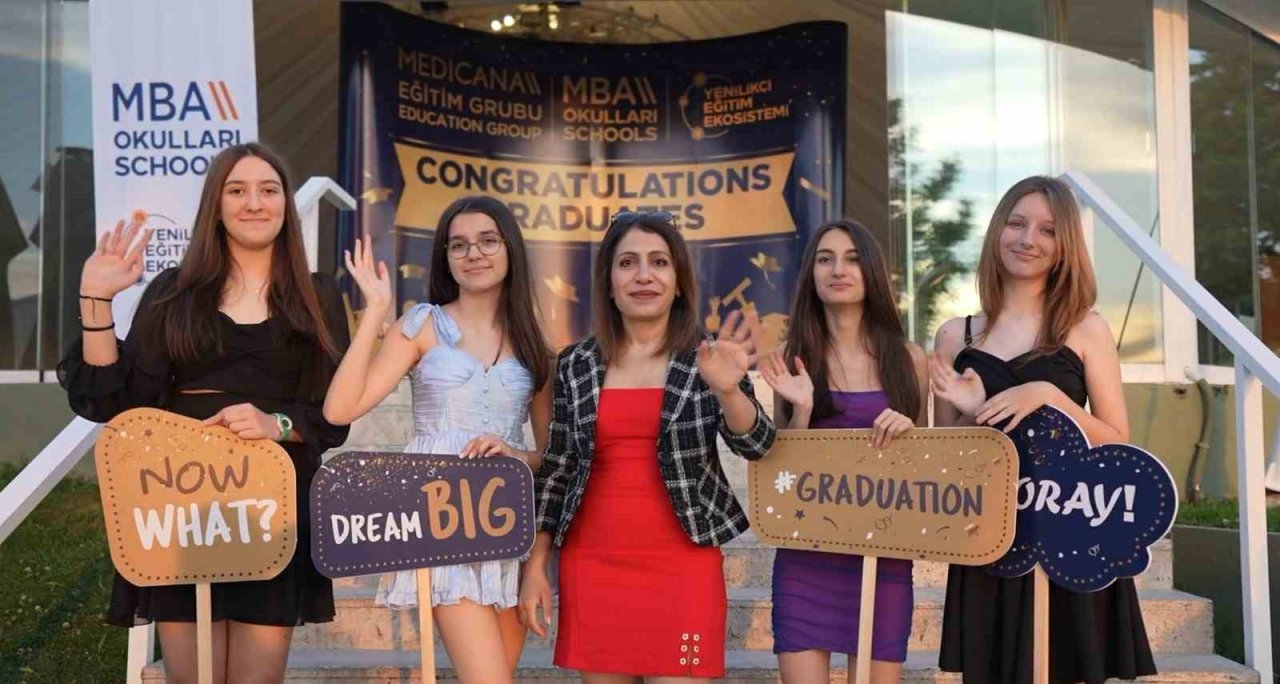 MBA Okulları ortaokul ve lise mezunları 2023 mezuniyet balosunda buluştu