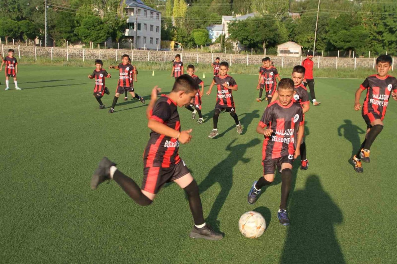 Malazgirt’te futbol akademisi kuruldu