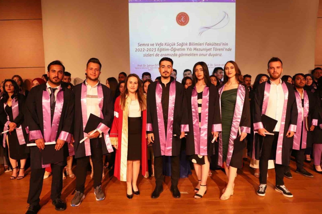 NEVÜ’de gururlandıran mezuniyet