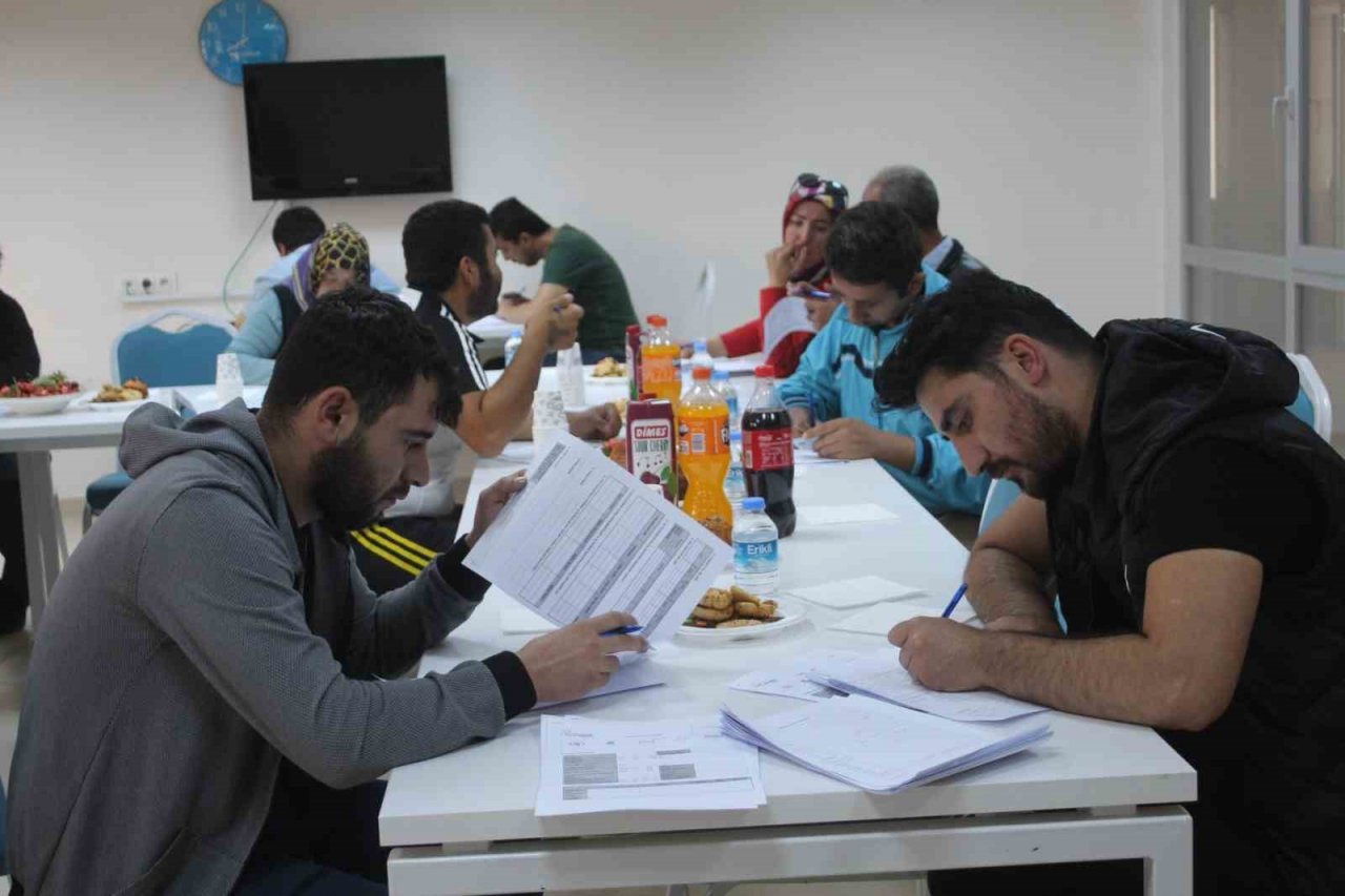 Nevşehir’de iş görüşmesine çağrılan 7 bin 200 kişiden 75 kişi geldi