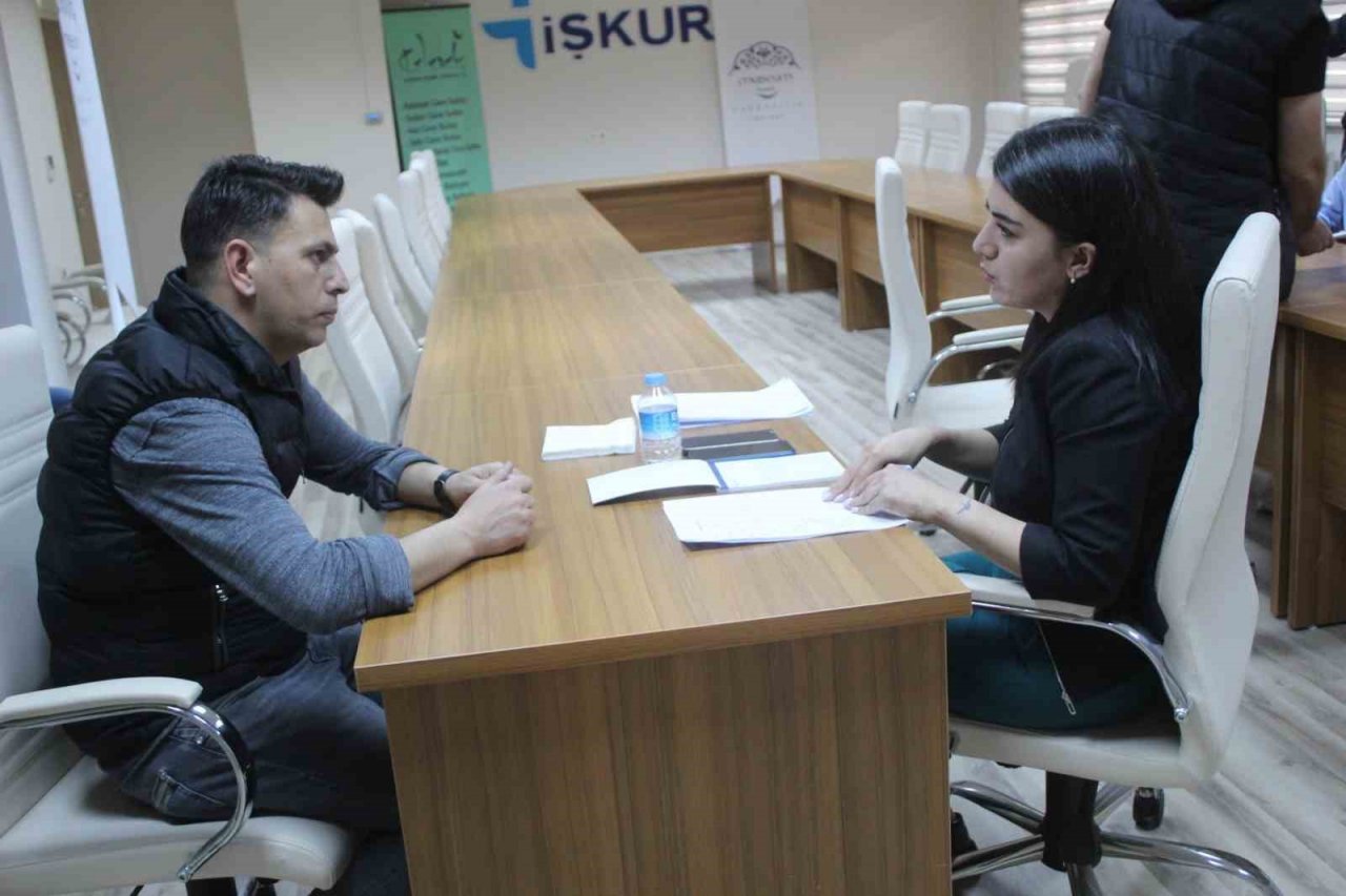 Nevşehir’de iş görüşmesine çağrılan 7 bin 200 kişiden 75 kişi geldi