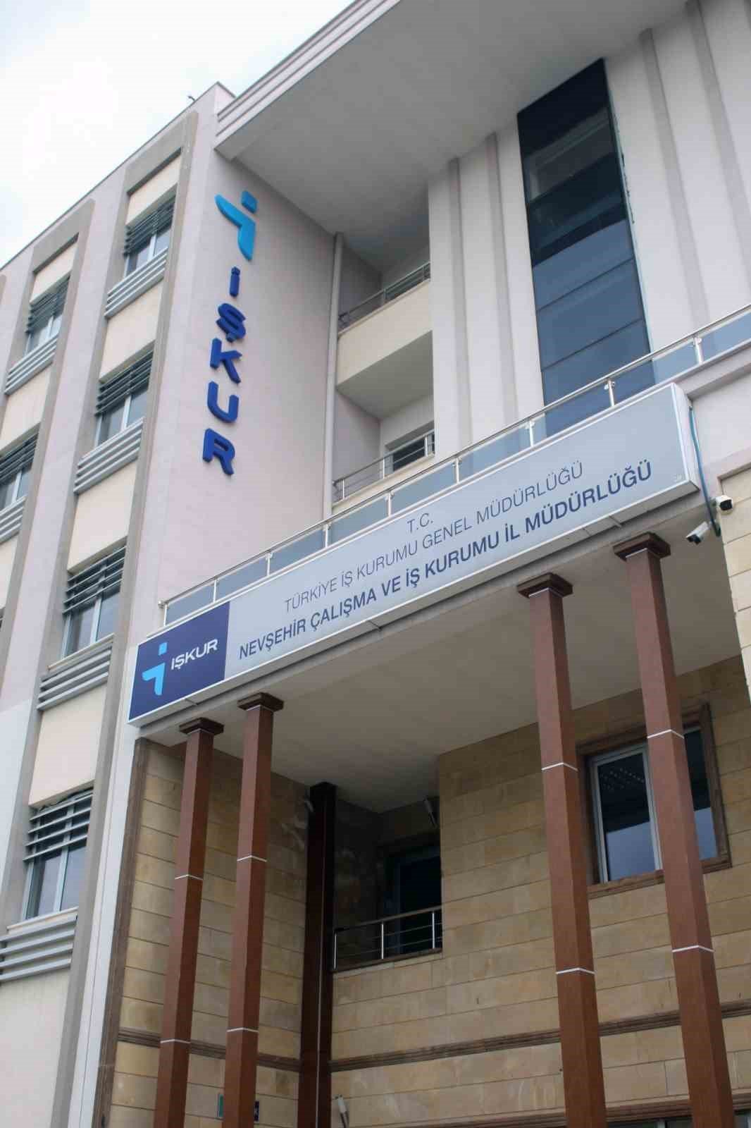 Nevşehir’de iş görüşmesine çağrılan 7 bin 200 kişiden 75 kişi geldi