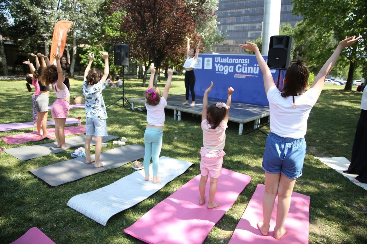 Yoga tutkunları Nilüfer’de buluştu