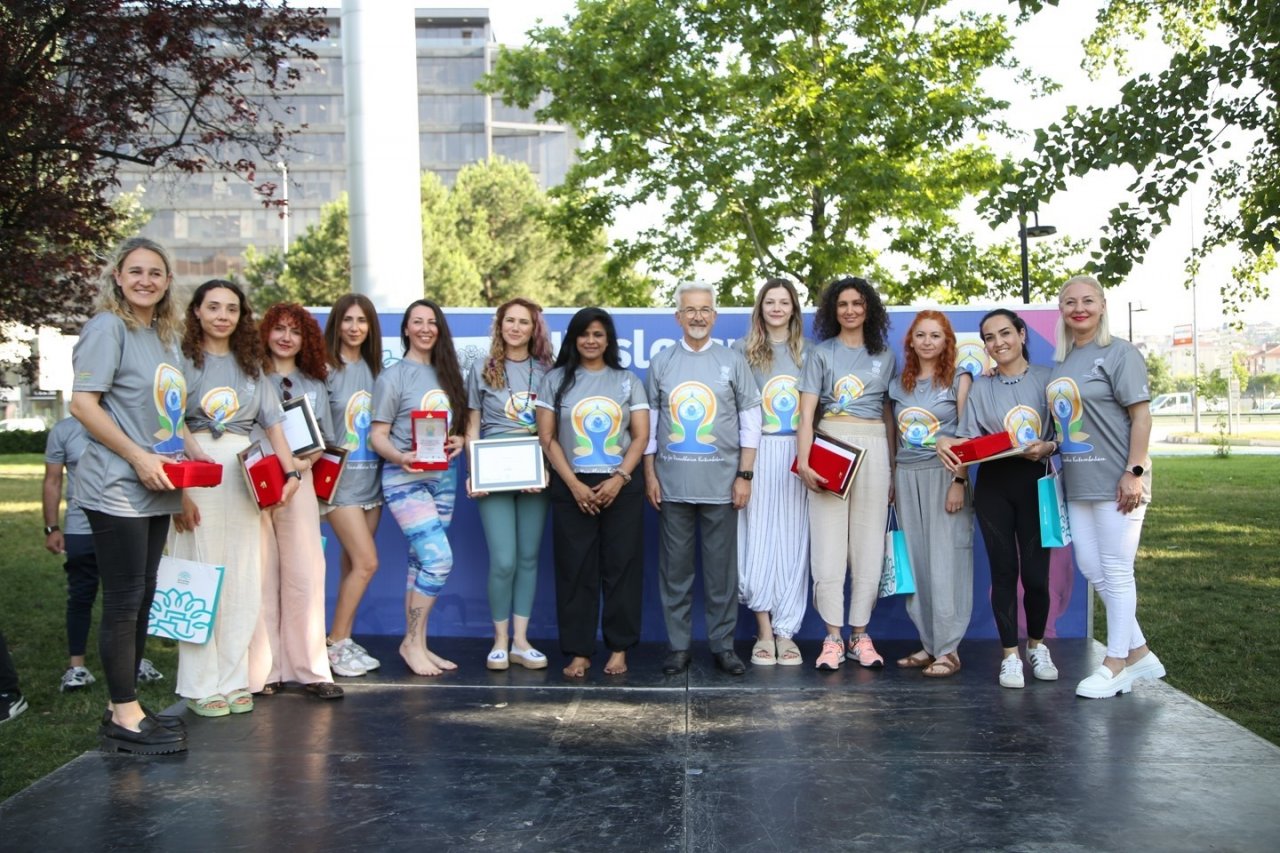 Yoga tutkunları Nilüfer’de buluştu