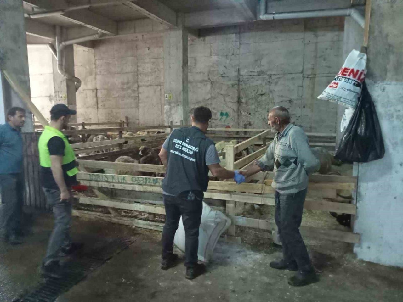 Rize’de kurban pazarlarında denetim ve dezenfeksiyon çalışmaları devam ediyor