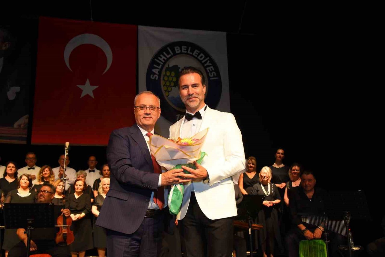 Dillerdeki nağmeler, Salihli’de yankılandı