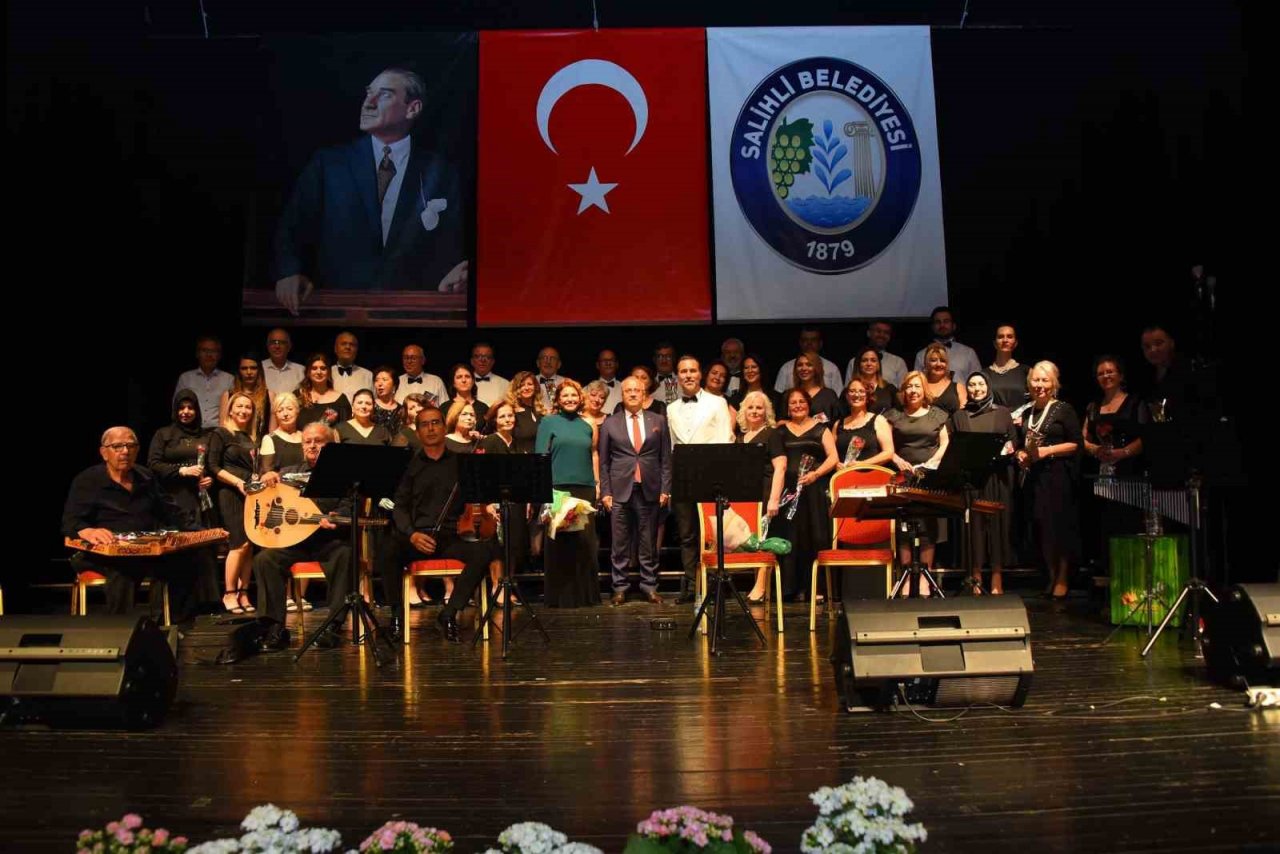 Dillerdeki nağmeler, Salihli’de yankılandı